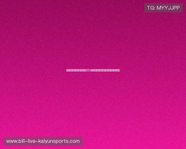 极限越野摩托车赛:选手飞跃35米高空完成惊天空翻两周,全场尖叫连连。 极限越野摩托车赛:选手飞跃35米高空完成惊天空翻两周,全场尖叫连连。